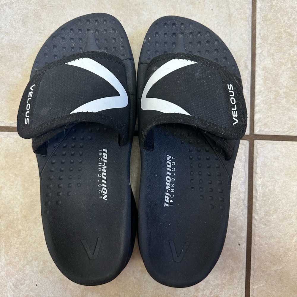 [LIKE 🆕] VELOUS Black Slides
